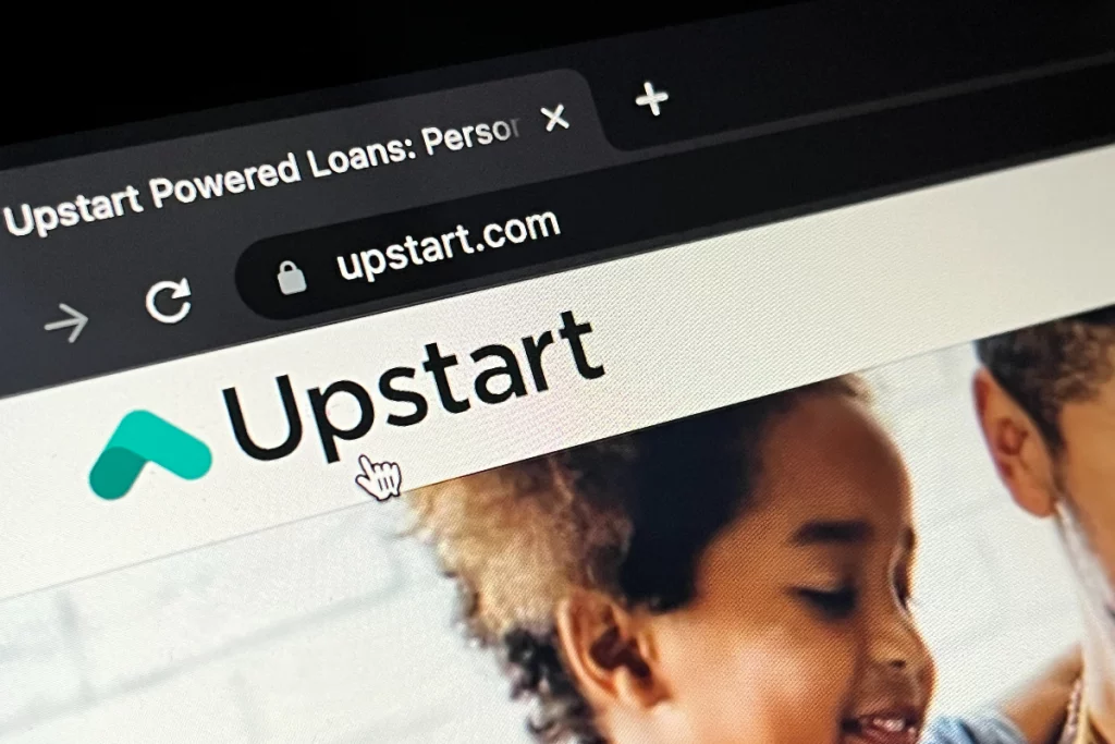اخراج کارکنان اپ استارت